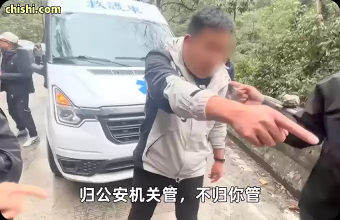 西藏两男一女开救护车自驾旅游，警笛开道态度嚣张，身份曝光停业整顿 第5张