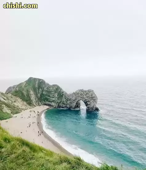 英国著名白崖海岸出大事！自驾客连人带车掉下90米悬崖坠海，车毁人亡 第2张