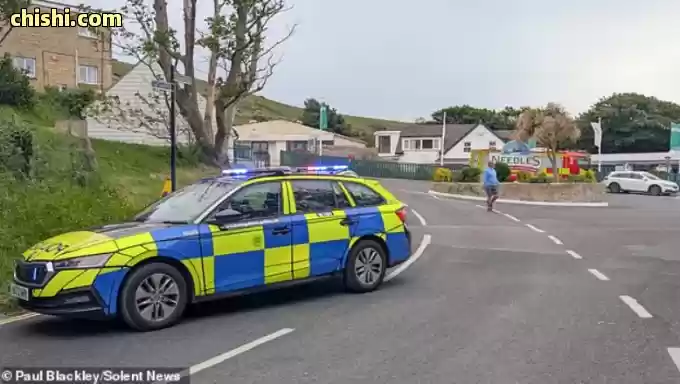 英国著名白崖海岸出大事！自驾客连人带车掉下90米悬崖坠海，车毁人亡 第9张